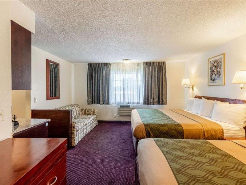 Rodeway Inn & Suites Hwy 217 & 26 W Портланд Екстериор снимка